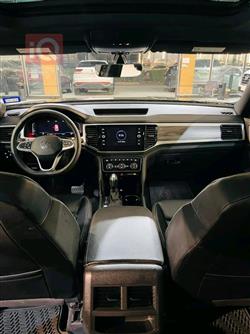 ڤۆڵکسواگن ئەتڵەس کرۆس سپۆرت